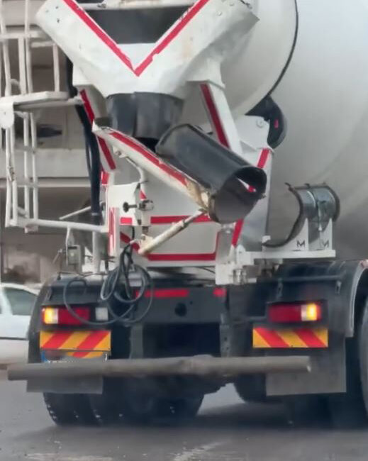 Ömer KOÇ/KAHRAMANMARAŞ, – KAHRAMANMARAŞ’ta yola beton dökerek ilerleyen beton mikserinin