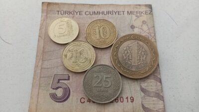 Bir dönem herkesin cebinde yer alan altın tonlu 25 kuruşlar,