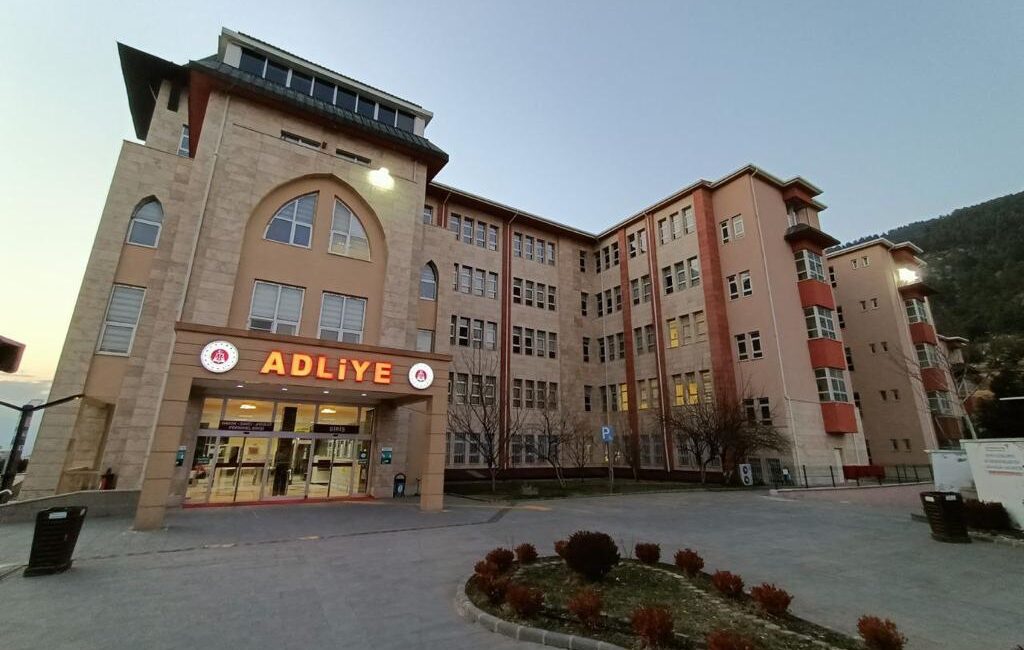 Kahramanmaraş Merkezli Bilişim Dolandırıcılığı Operasyonu -Cumhuriyet Başsavcılığı: “Soruşturma titizlikle yürütülüyor” Kahramanmaraş Cumhuriyet Başsavcılığı, sosyal medya