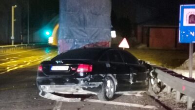 Kahramanmaraş’ta otomobilin bariyerlere çarpması sonucu yaşanan trafik kazasında 2 kişi
