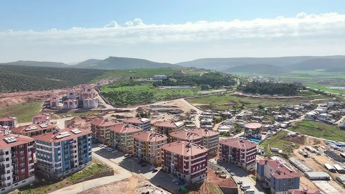 6 Şubat depremlerinin ana merkezi olan Kahramanmaraş’ın Pazarcık ilçesinde yaralar sarılmaya, yaşam