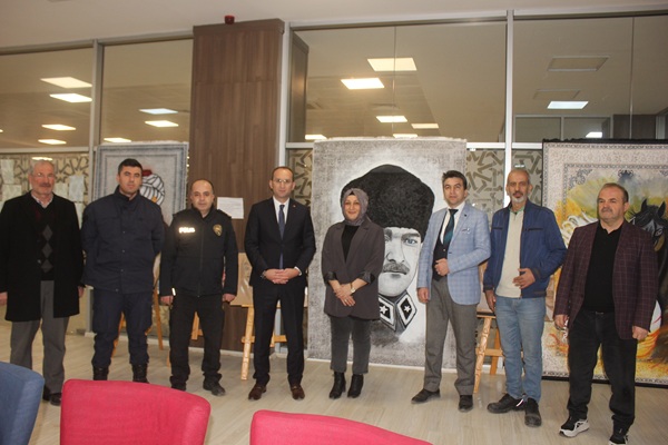 Afşin İlçesinde Ressam Ülger Gülbahar, ilk kişisel resim sergisini açtı.