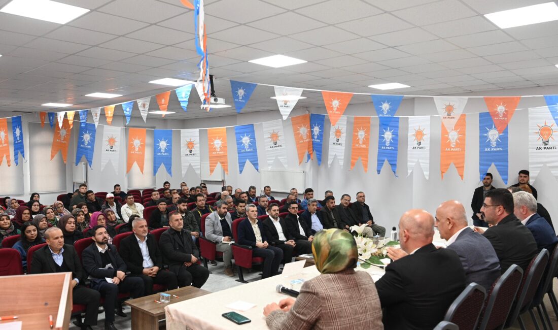 AK Parti Çağlayancerit İlçe Danışma Meclisi Toplantısı’na katılan Başkan Görgel,
“Şehir