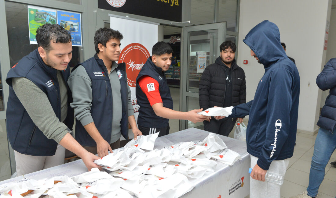 Büyükşehir Belediyesinin gençlik markası Pusula Maraş, Regaip Kandili’nde KSÜ KYK