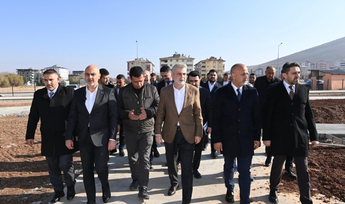 Afşin’de esnafları iş yerlerinde ziyaret eden ve vatandaşlarla bir araya