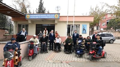Kahramanmaraş Bedensel Engelliler Yardımlaşma ve Dayanışma Derneği’ni ziyaret ederek özel