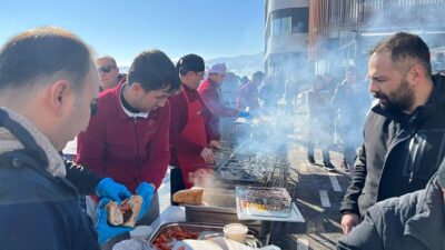 Kahramanmaraş’ta kış aylarının vazgeçilmez lezzeti olan sucuk ekmek, bu kez
