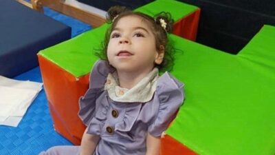 Kahramanmaraş’ta düşük kiloda doğduğu için küvöze alınan bir bebeğin, görevli