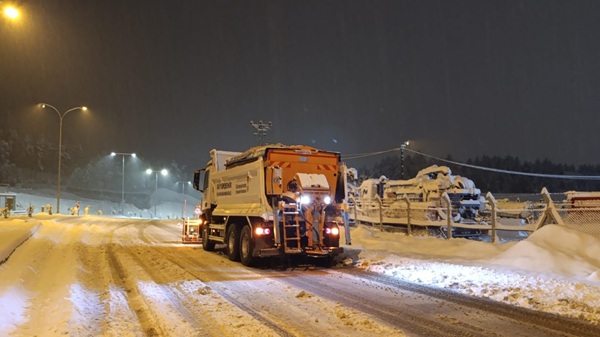Kahramanmaraş Büyükşehir Belediyesi, dondurucu soğukların etkisiyle oluşabilecek gizli buzlanma riskine