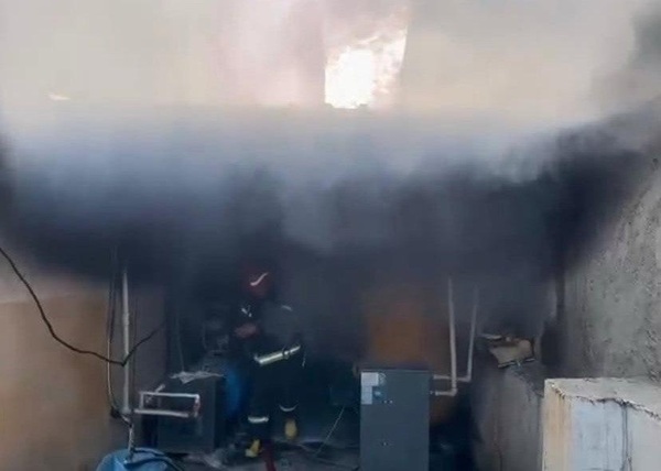 Kahramanmaraş’ın Dulkadiroğlu ilçesindeki bir fabrikada çıkan yangın, Büyükşehir Belediyesi itfaiye