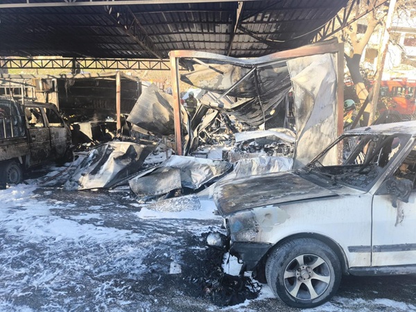 Kahramanmaraş’ın Dulkadiroğlu ilçesinde bir konteynerde çıkan yangın mahallede büyük paniğe