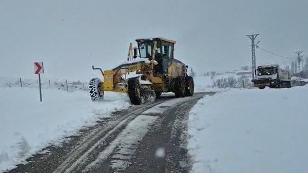 Büyükşehir Belediyesi, şehir ve ilçe merkezlerinin yanı sıra sorumluluk sahasındaki