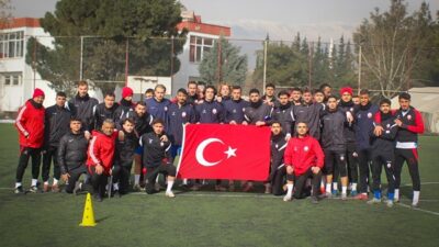 Kahraman Kentin Takımından Bayrak Mesajı: Sessiz Kalmadılar. Kahramanmaraşspor, Mardin Nusaybin’de