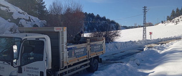 Onikişubat Belediyesi, ilçenin kırsal bölgelerinde etkisini artıran yoğun kar yağışı