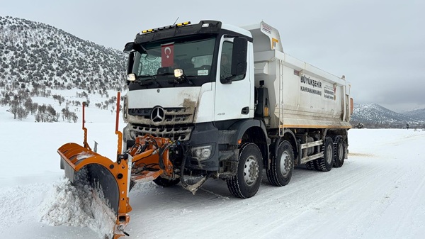 Kahramanmaraş’ın en yoğun kar yağışı alan ilçelerinden Nurhak’ta, Büyükşehir Belediyesi