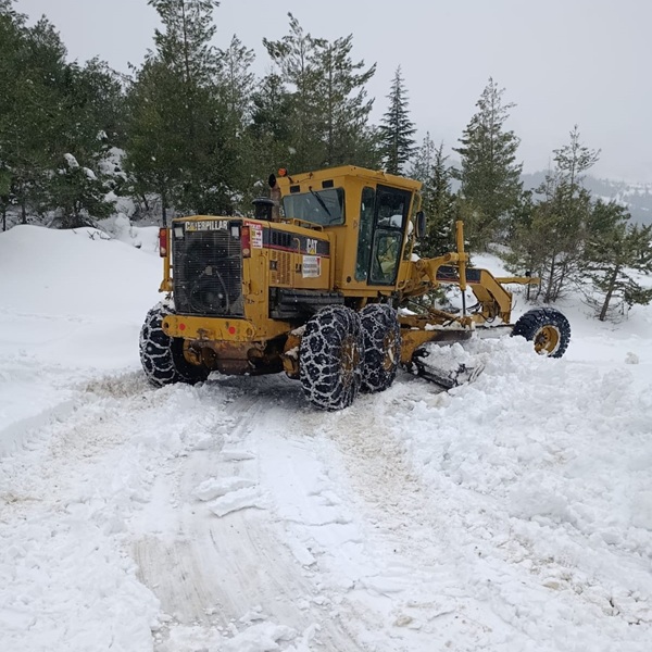Kahramanmaraş Büyükşehir Belediyesi, şehir genelinde etkisini artıran yoğun kar yağışına