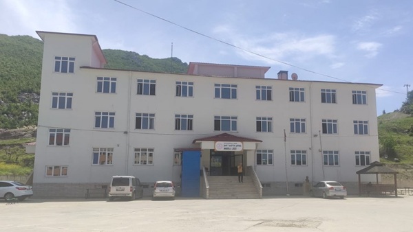 Kahramanmaraş’ın Andırın ilçesinde eğitim veren Şehit Tacettin Çeribaş Anadolu Lisesi,