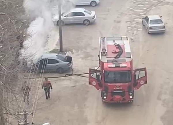 Kahramanmaraş’ın Andırın ilçesinde bulunan Devlet Hastanesi bahçesindeki araç park alanında,