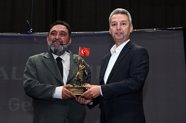 Kahramanmaraş Sütçü İmam Üniversitesinde (KSÜ) sahnelenen “Firavunla Yüz Yüze” adlı