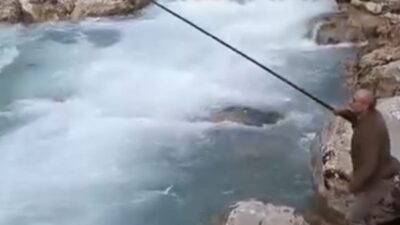 Kahramanmaraş’ın Andırın ilçesinde bahar güneşinin yüzünü göstermesiyle birlikte vatandaşlar hafta