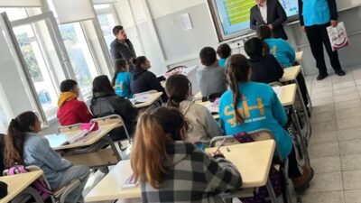 Andırın’da eğitim gören öğrencilerin yüzü Müftülük tarafından düzenlenen etkinlikle güldü.