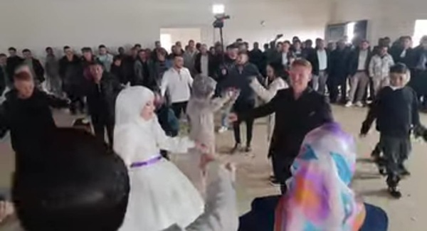 Andırın’ın yöresel oyun havalarıyla yankılanan sezon açılışında renkli görüntüler oluştu;