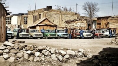 Andırın yollarında korna seslerinin güven verdiği, klasik otomobillerin caddeleri süslediği