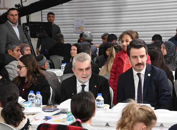 Nurhak’ta kurulan iftar sofrasında ilçe sakinleriyle buluşan Büyükşehir Belediye Başkanı