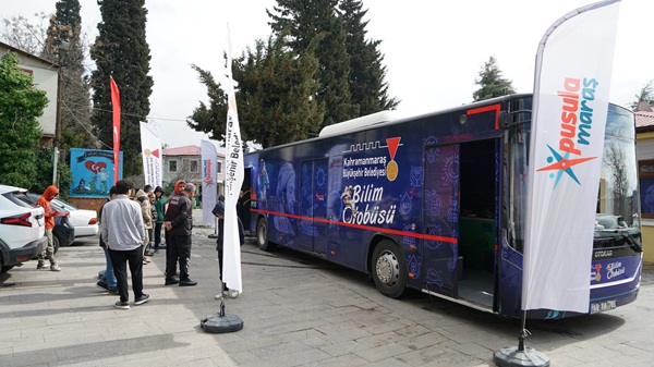 Onikişubat Çocuk Evleri Sitesi sakinlerini ziyaret eden Pusula Maraş ekibi,