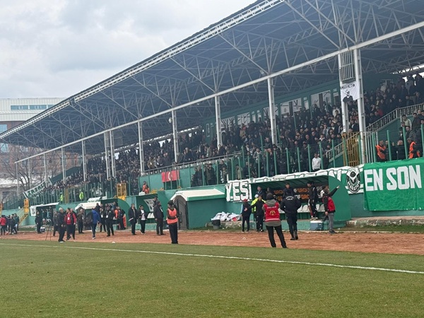 Bingöl Şehir Stadyumu'nda oynanan karşılaşmaya hızlı başlayan 12 Bingölspor 88.