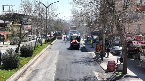 Kahramanmaraş Büyükşehir Belediyesi, şehir genelinde başlattığı ulaşım hamlesine Dulkadiroğlu ilçesinde