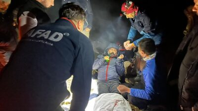 Bursa Uludağ’ın güney yamaçlarında sis nedeniyle rotasını kaybederek mahsur kalan