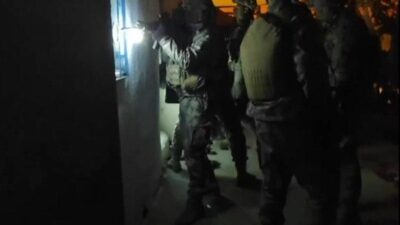 Silah kaçakçılığı soruşturması kapsamında Kahramanmaraş'ta düzenlenen operasyonlarda çok sayıda silah