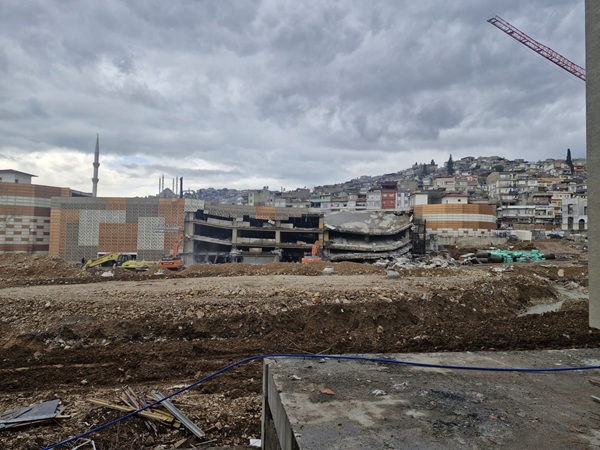 Kahramanmaraş şehir merkezinin en işlek duraklarından biri olan ve depremde