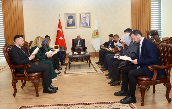 Vali Mükerrem Ünlüer ve il protokolü, 62. Kütüphane Haftası kapsamında