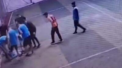 Kahramanmaraş’ın Onikişubat ilçesinde halı sahada futbol oynadığı esnada fenalaşan 45