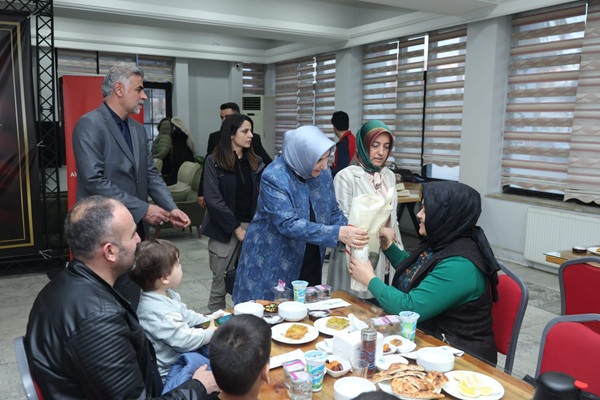 Kahramanmaraş Valisi’nin kıymetli eşi Dr. Selma Ünlüer Hanımefendi, Ramazan ayının