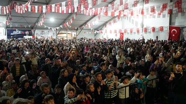 Kahramanmaraş Büyükşehir Belediyesi’nin Ramazan etkinlikleri kapsamında sahne alan ünlü sanatçı