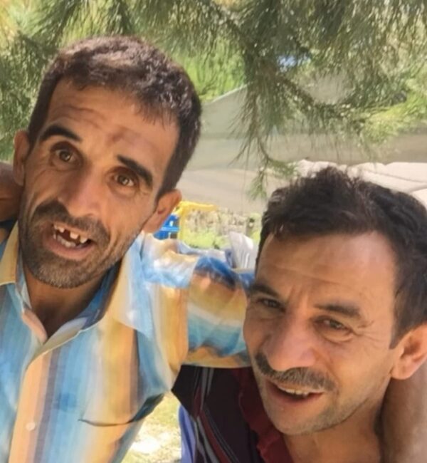 Andırın’da samimi dostluklarıyla tanınan Şenol, Hakan ve Ferhat, yıllara dayanan