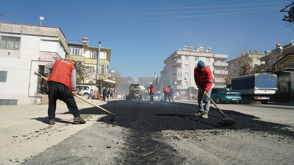 Kahramanmaraş Büyükşehir Belediyesi, “ulaşımda konfor” hedefiyle şehir merkezindeki altyapı çalışmalarının