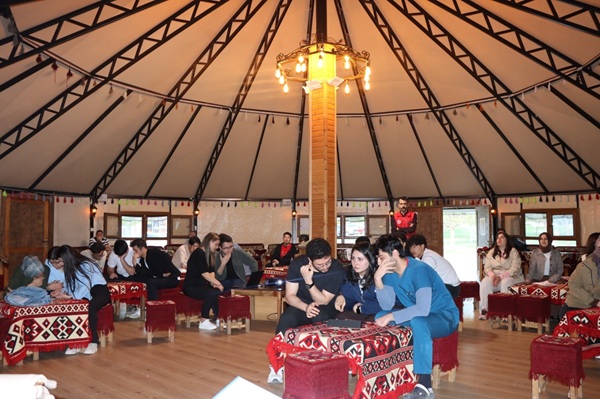 Kahramanmaraşlı gençler, şiirden tiyatroya, müzikten bilgi yarışmasına kadar her alanda