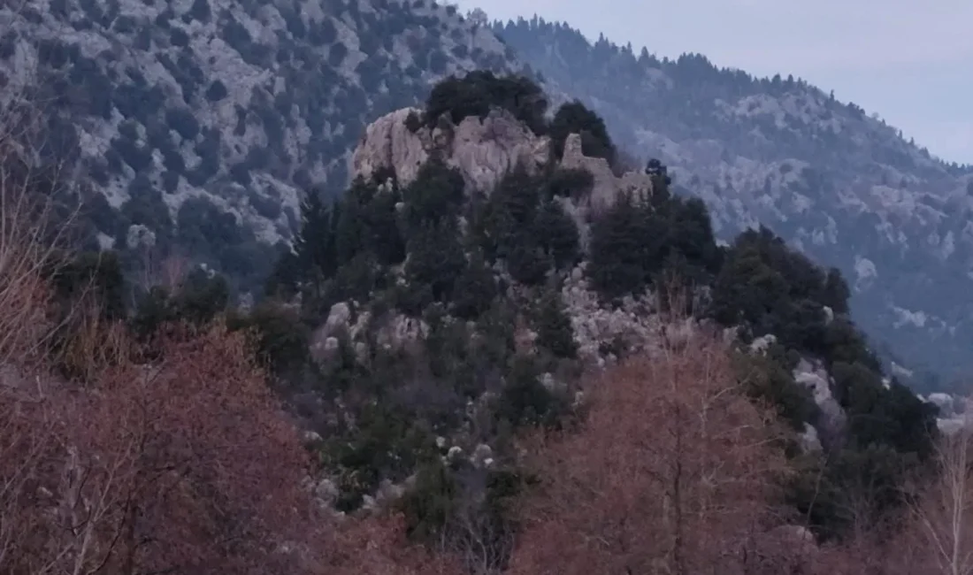 Andırın’ın sarp coğrafyasında, gökyüzüne komşu bir kaya kütlesi üzerinde yükselen