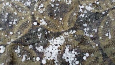 Andırın’ın Akifiye Mahallesi, bugün şiddetli dolu yağışının etkisi altında kaldı.