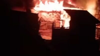 Andırın ilçesine bağlı Tatarlı Mahallesi’nde geceyi aydınlatan alevler faciayı beraberinde