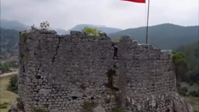 “Kaleler Şehri” Andırın’ın sarp kayalıkları üzerinde yükselen bir tarih abidesi: