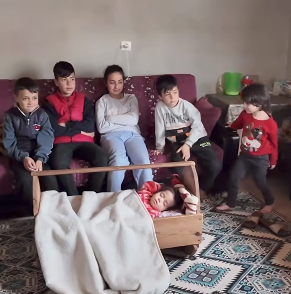 Andırın Belediye Başkanı Ahmet Sinan Gökşen, ilçeye bağlı Emirler Mahallesi’nde