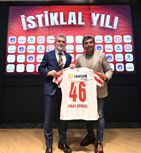 Kahramanmaraş, hem sahada hem de salonda play-off heyecanına kilitlendi. Büyükşehir