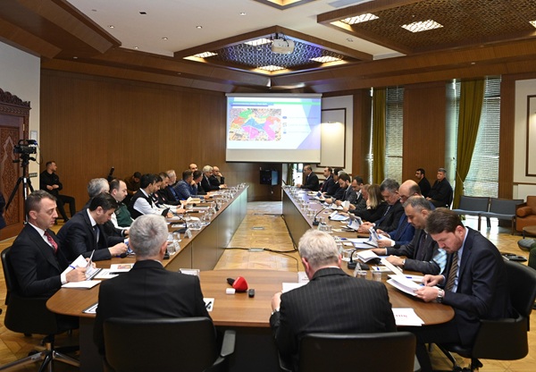 Valilik Toplantı Salonu’nda gerçekleştirilen üst düzey koordinasyon toplantısında, Kahramanmaraş’ın altyapı