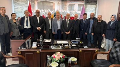 Kilis’teki temaslarını sürdüren Kahramanmaraşlı gazeteciler, KESOB Başkanı Şevket Memiler’i ziyaret