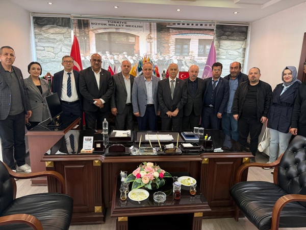 Kilis’teki temaslarını sürdüren Kahramanmaraşlı gazeteciler, KESOB Başkanı Şevket Memiler’i ziyaret